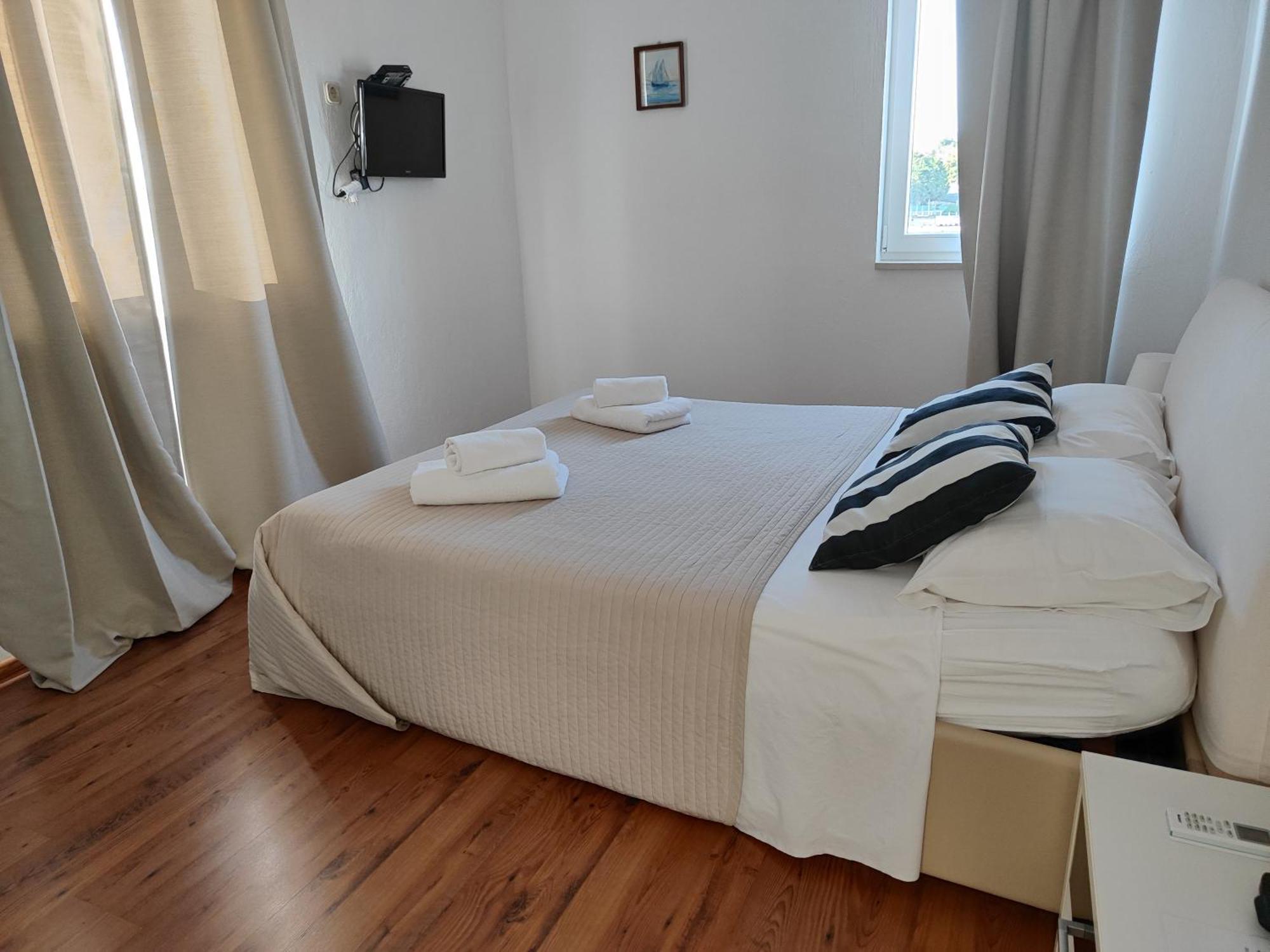 Guest House Adria Primosten Bagian luar foto